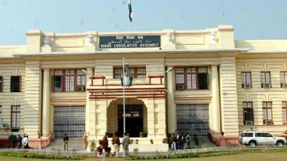 RJD and JDU MLA fought inside bihar legislative assembly over sand mining issue