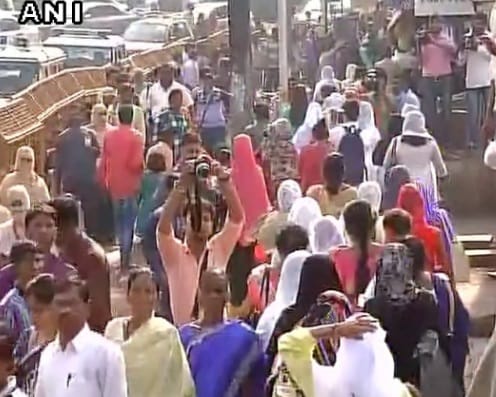 women entry in main portion of haji ali dargah