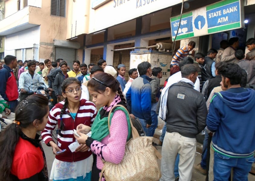 nakadee na milane par hangaama, naarebaajee