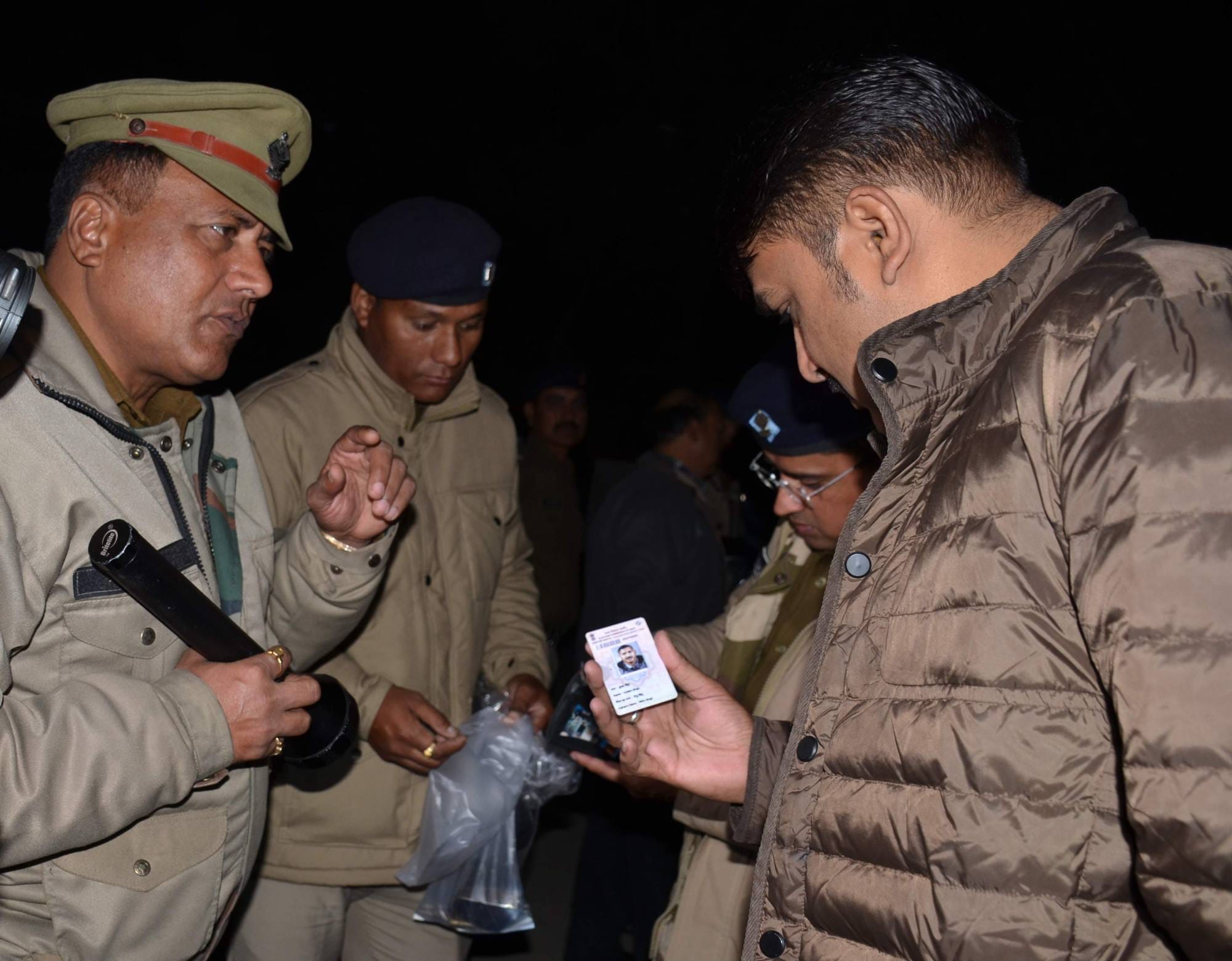 police men shot dead in dehradun police line.