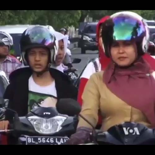girl and boy coned hundred times because they has broken sharia law