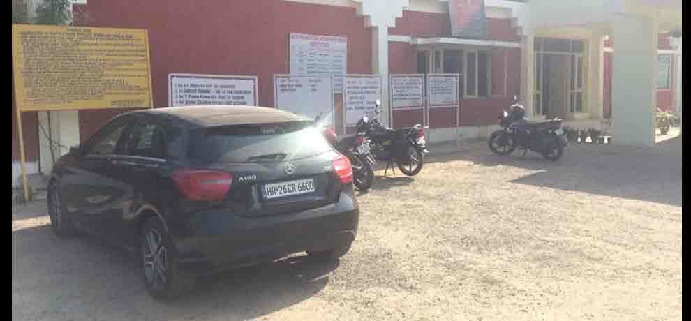  Gurugram police seized a cash of Rs.3500000 that seems to be a black money