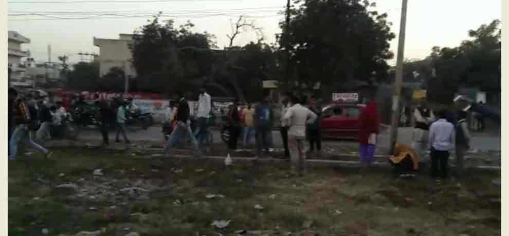 notes thrown by an unidentified man in to drain in ghaziabad