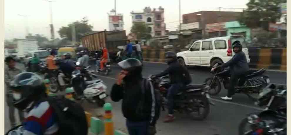 notes thrown by an unidentified man in to drain in ghaziabad