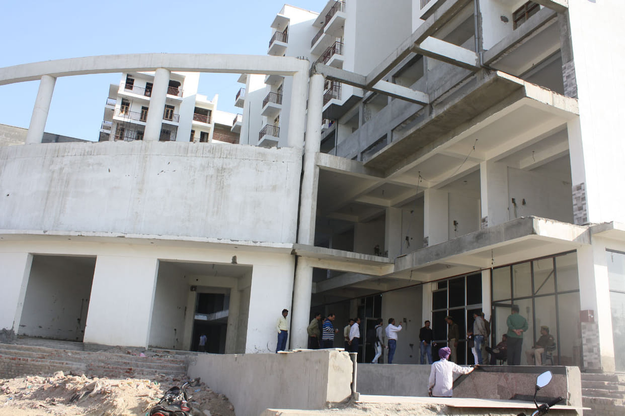 Rs 1.10 crore in the mall under construction found in Bulandshahr