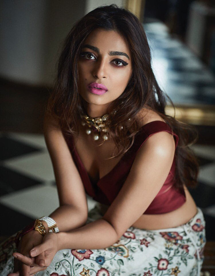 Radhika Apte's Shower Scene From A Film Gets Leaked - Entertainment News: Amar Ujala - राधिका आप्टे का एक और बोल्ड सीन लीक, शावर के नीचे नहाती दिखीं