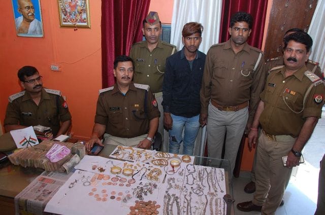 12 lakh cash seized jewelery -72 thousand