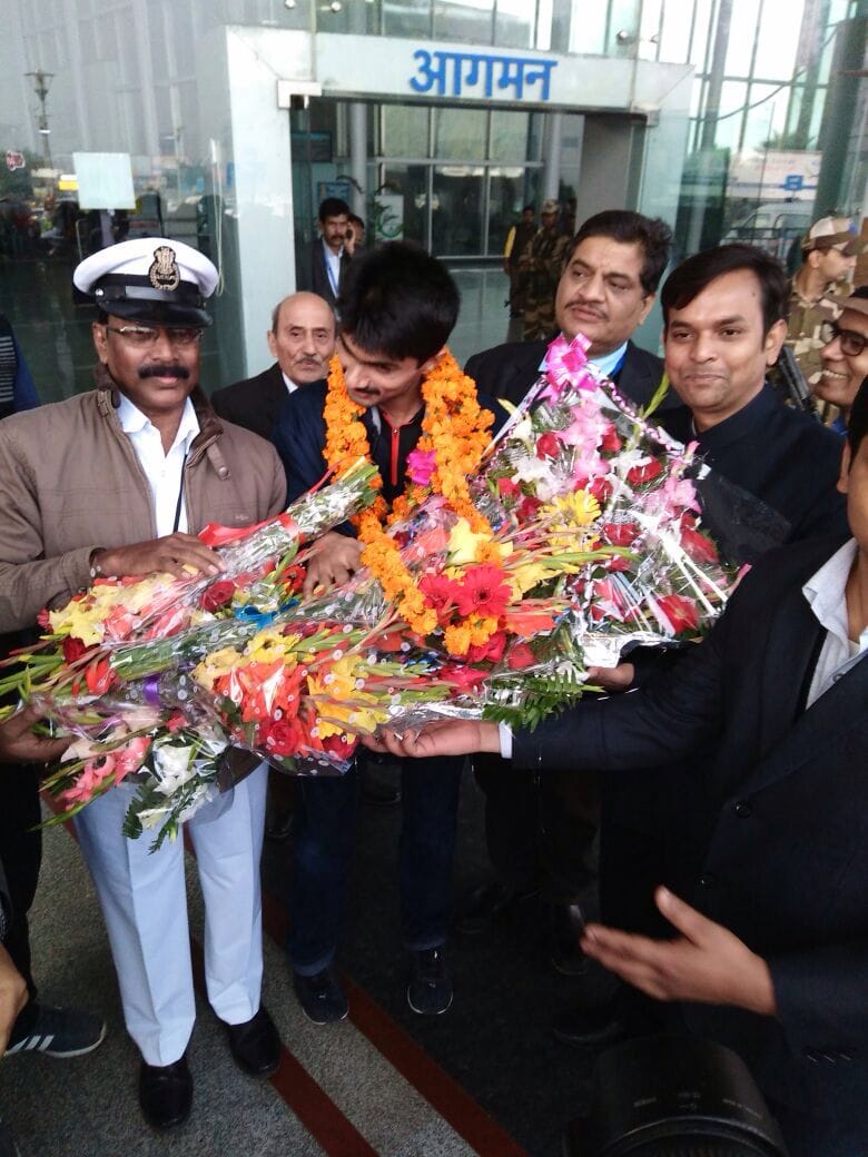 dm  suhas ly spotted at amausi airport winning gold medal