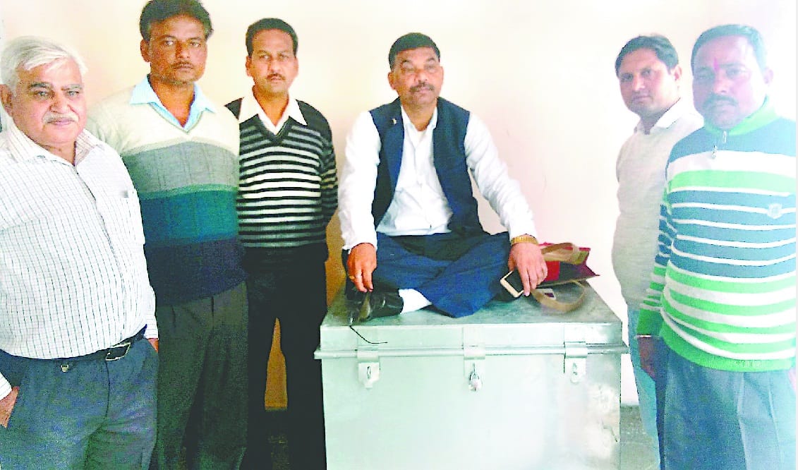Palikadhyksh sitting in dharna at the tender box, tender postponed