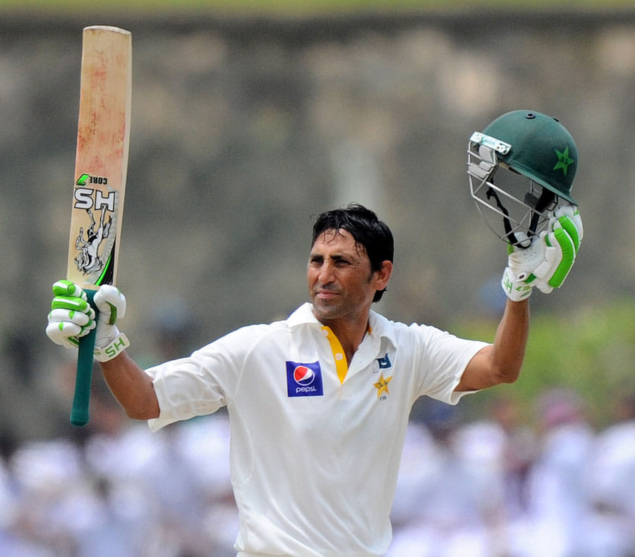 Younis Khan decides to put his iconic 10,000 run bat on auction