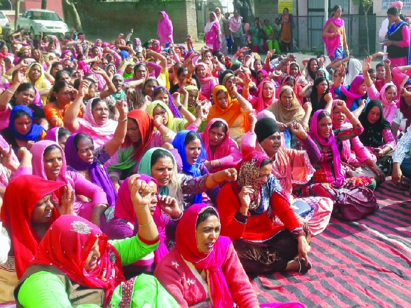 ASHA worker, lay siege to the mansion of Finance, picketing, protesting against government, Sangrur