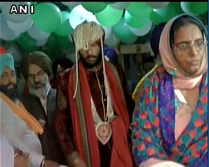 Live pics from yuvraj singh and hezel wedding ceremony from punjab