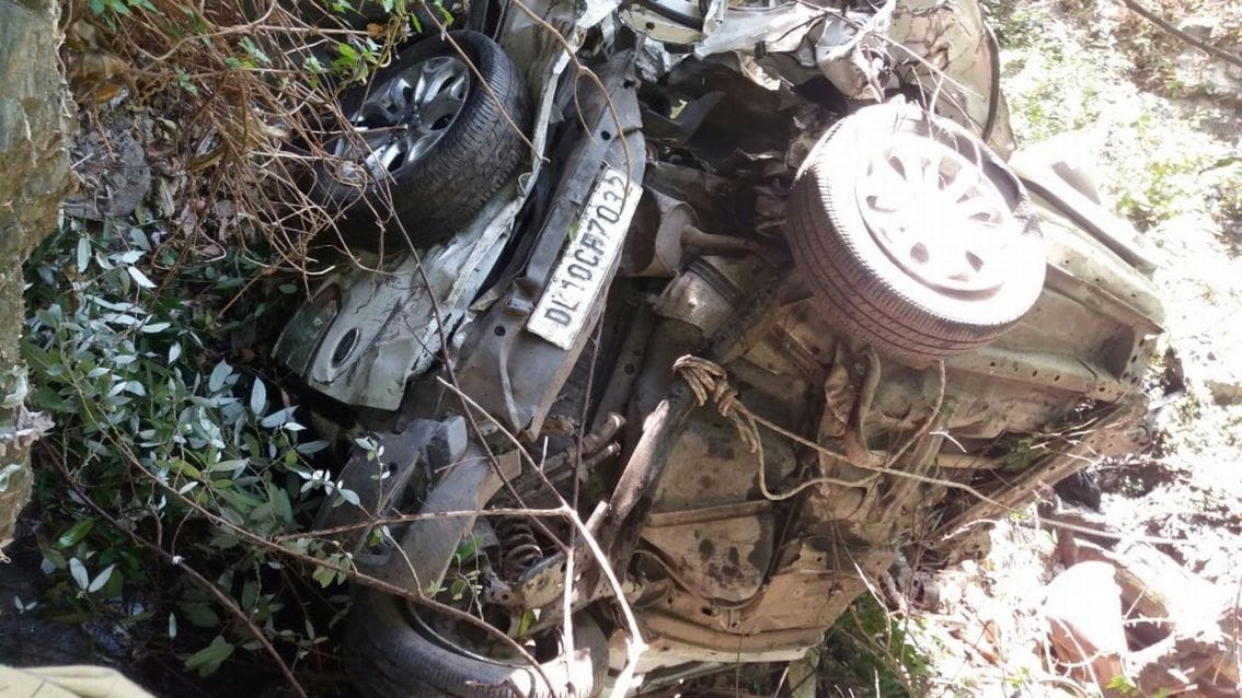 car fell into gorge in nainital, 4 died.