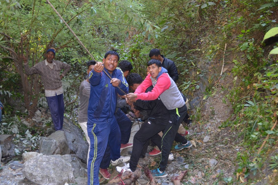 car fell into gorge in nainital, 4 died.