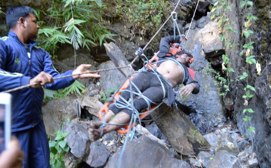 car fell into gorge in nainital, 4 died.