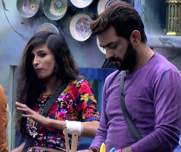 BIGG BOSS: Priyanka Jagga kisses Manu, Mona Lisa shocked