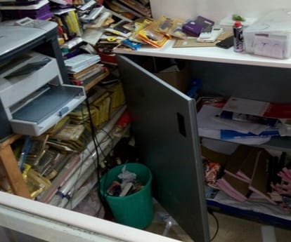 theft of 30 lakh in a mobile shop.