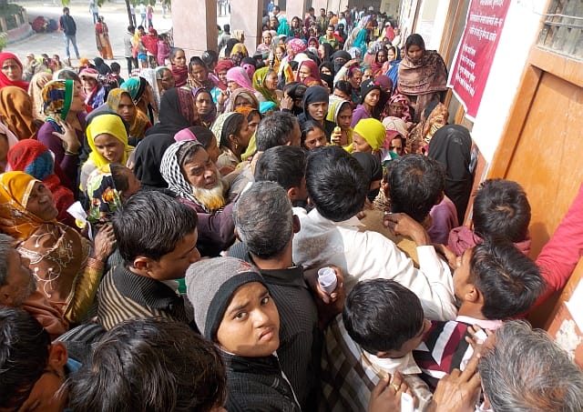 Drew crowds to open accounts between rumor