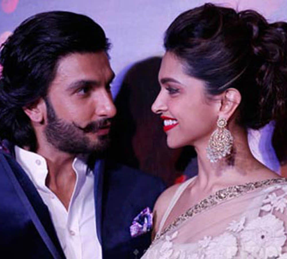 ranveer singh kisses deepika padukone at public place