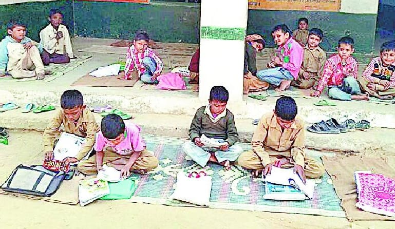Impoverished regime, the future at stake