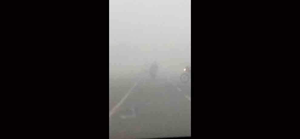 heavy fog in delhi-ncr slow down traffic