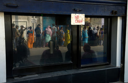 demonetization: its Salary day! length of lines may be increase in ATM and Banks 