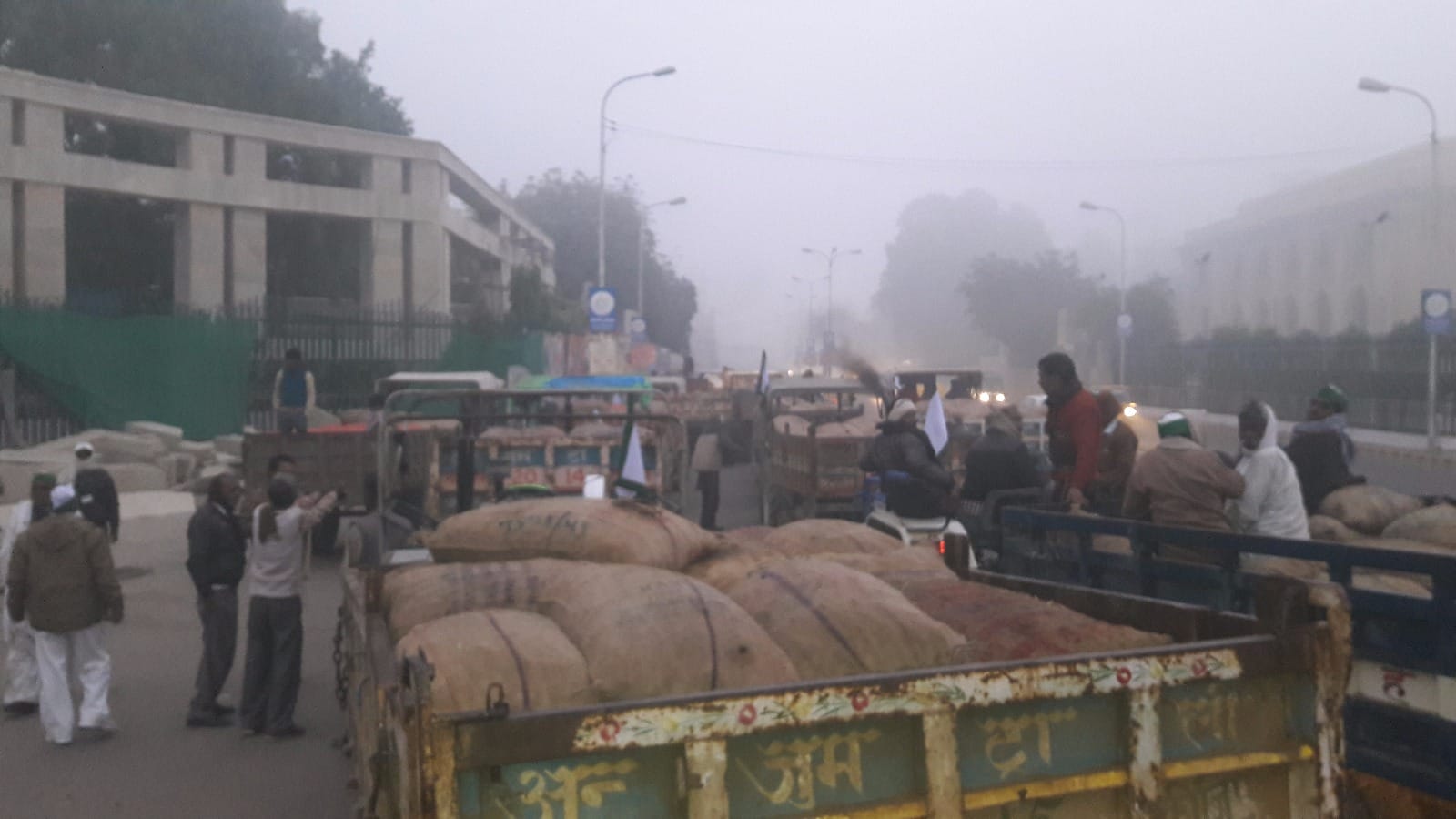 farmers distributed free potato to protest against currency ban