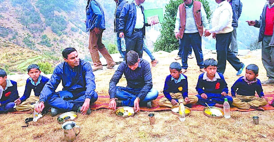 Juni, first reached the village Kumaon Commissioner Kljuni