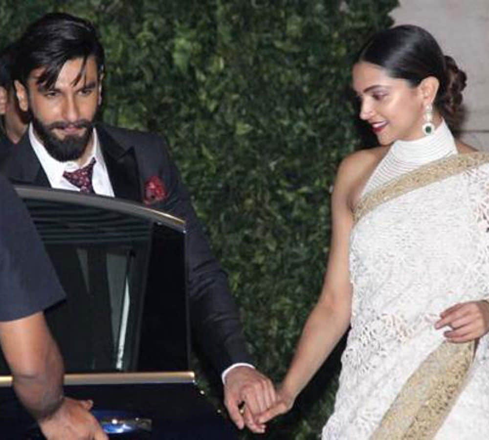 ranveer singh kisses deepika padukone at public place