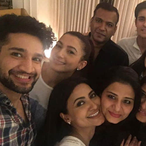 gauhar khan is in a relationship with a singer