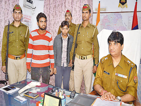 Three spot loot, revealing two accused arrested
