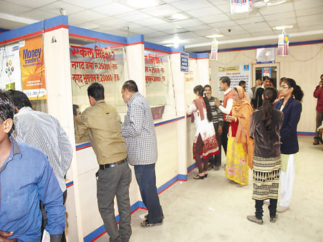 Banks, cashless, people boil