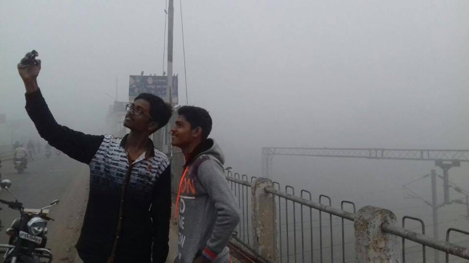 kanpur wrapped in fog blanket 