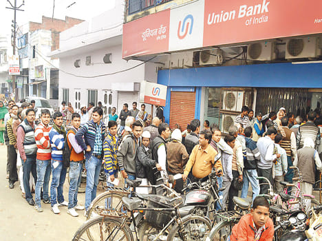 Customers of the bank in line, money is over