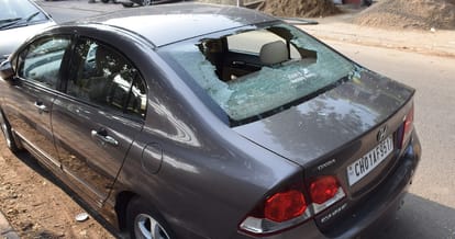 8 people including Chhabra cars glass broked