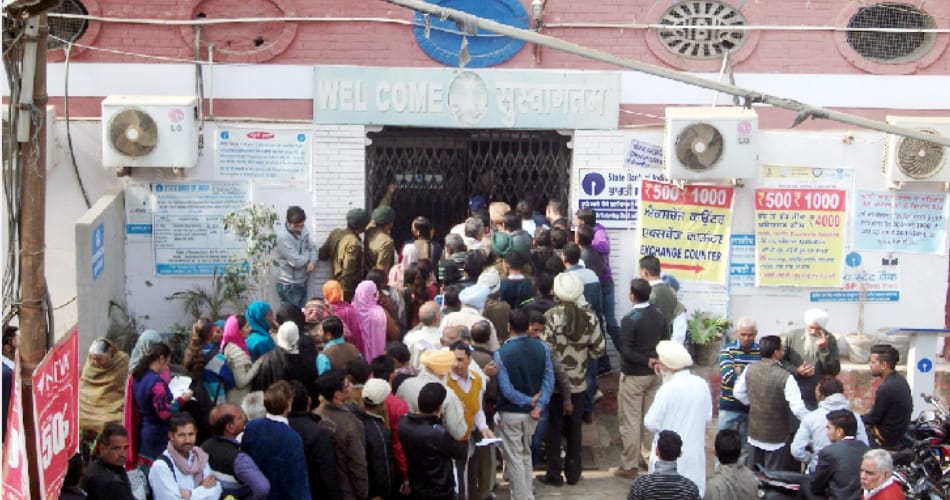 notebandi effect, lack of cash, bank branches, threatening to lock