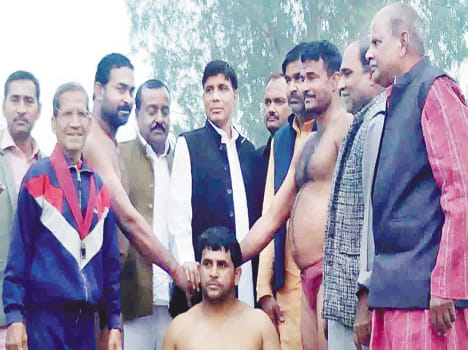 Cirque show wrestlers tactics in jalaun