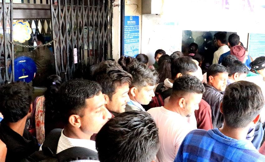 apply the trick to exchange old currency of 500 and 1000 rupee note after note ban
