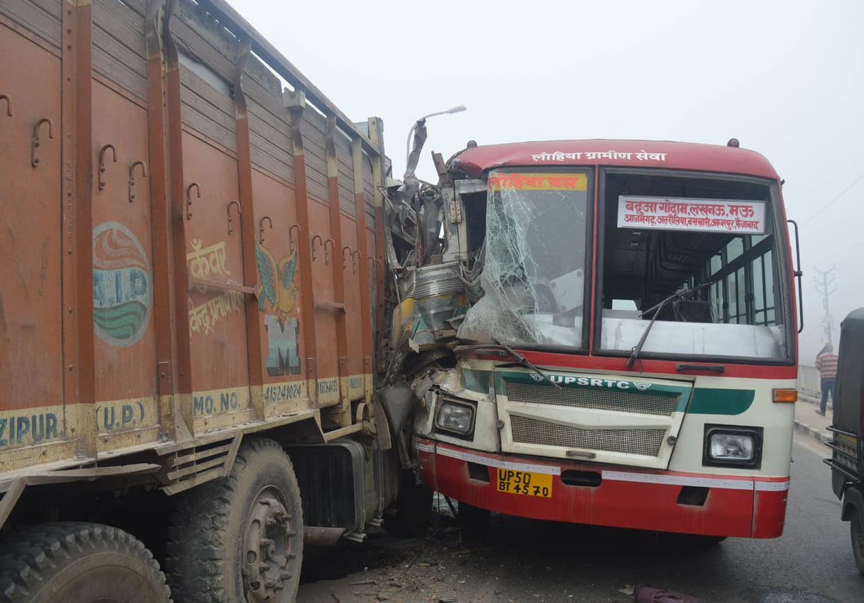 a bus is going to gorakhpur from allahabad hit truck at azamgrh