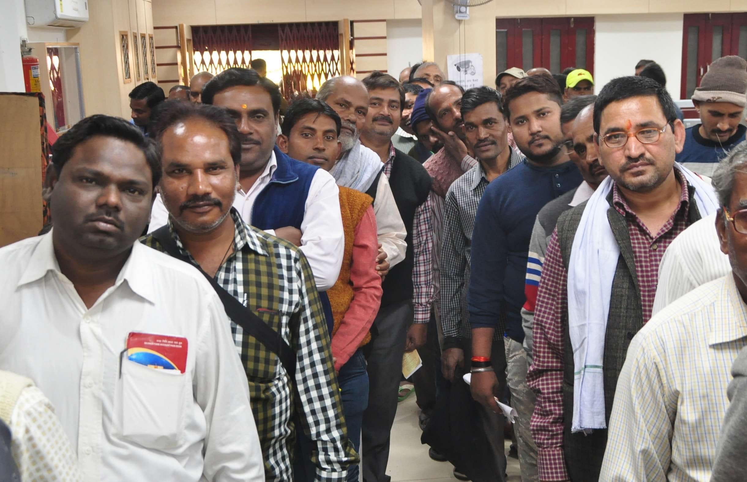apply the trick to exchange old currency of 500 and 1000 rupee note after note ban
