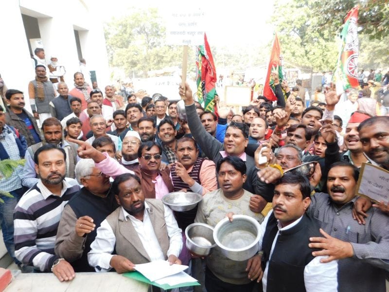 SP activists also sought exhibiting begging
