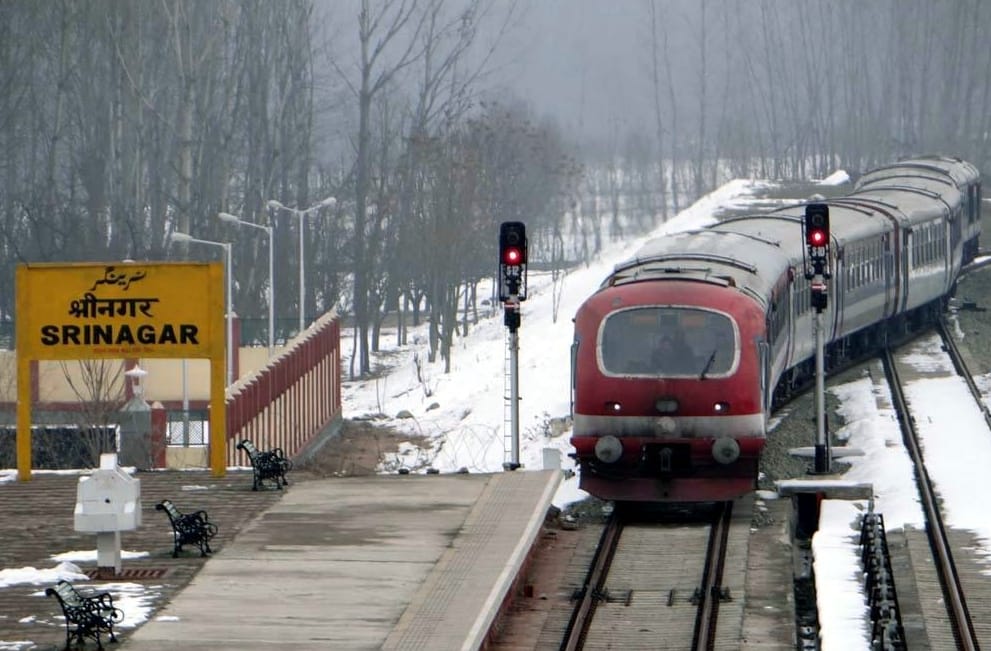 fire breaks down in the dmu engine bound for srinagar