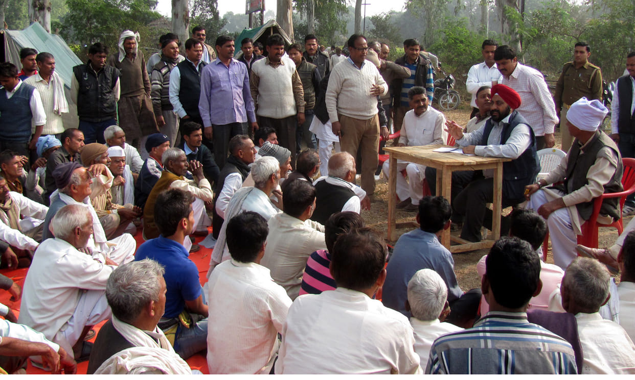 When the farmers uprooted fork, rushed officer 