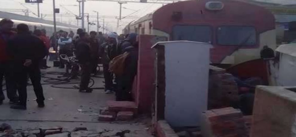 See, what happened when train came on platform