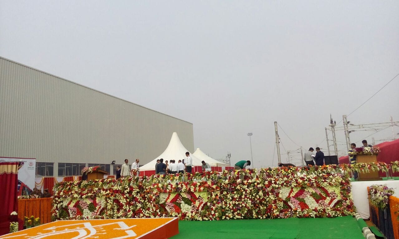 pictures of lucknow metro trial run
