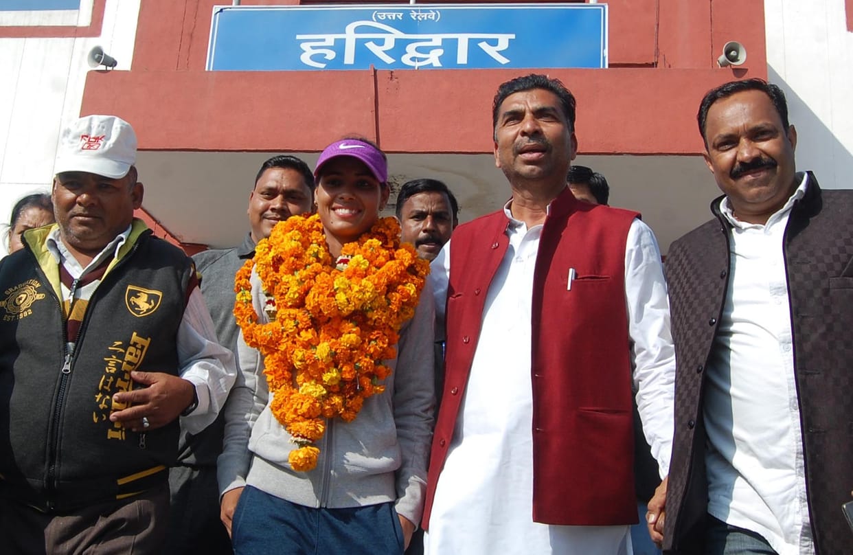 women hockey captain vandana kataria came home.