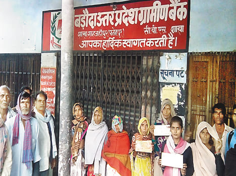 For cash from the bank personnel assaulted, Hungama