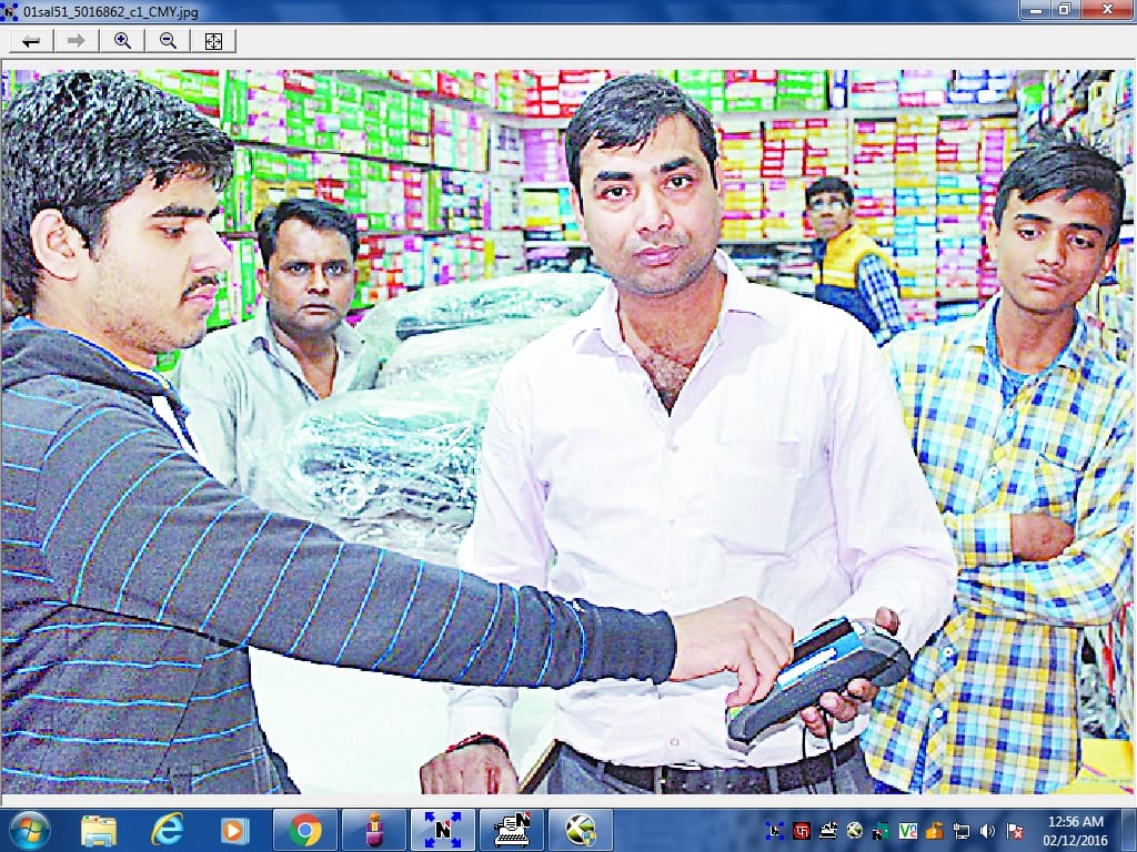  People line up in Shamli cashless shopping
