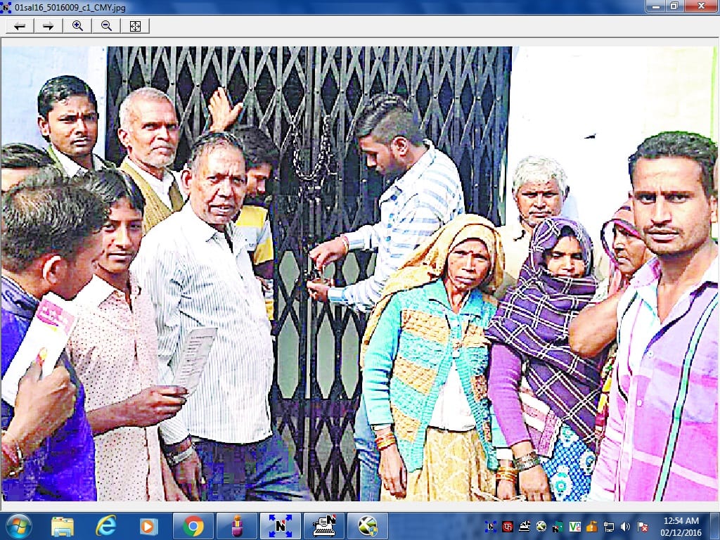  People suffering from cash after banks fiercely chaos