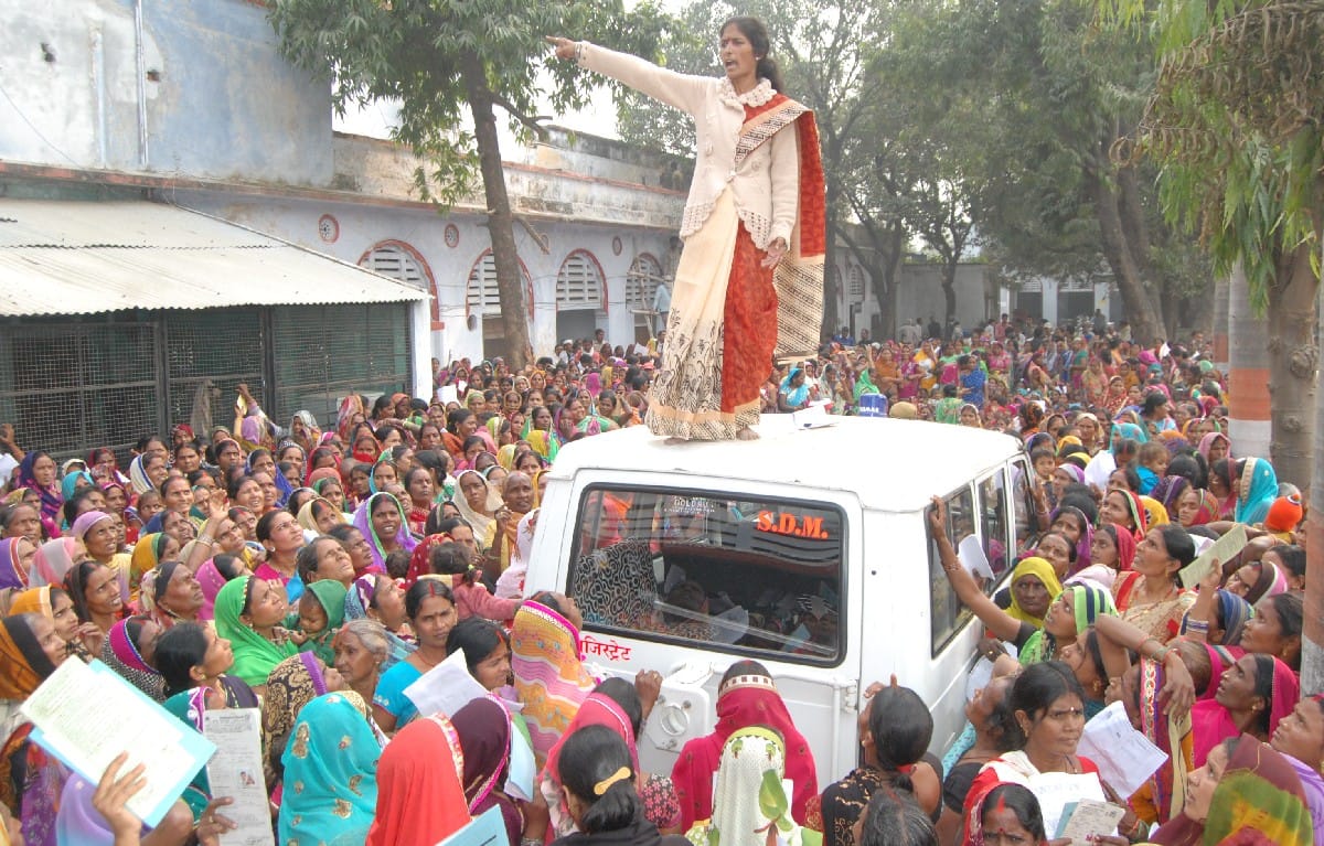 Sadar SDM's car mounted the speech